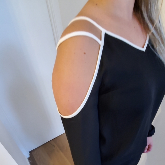 Black 1. State blouse with white trim - Picture 2 of 14